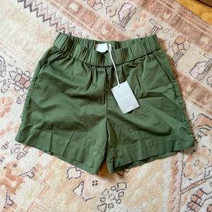 The Easy Short by Everlane size 8